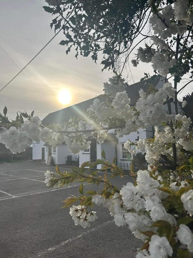 The St Crispin Inn Worth  Exterior foto